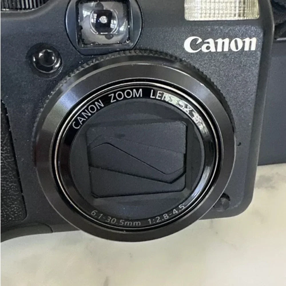 It very new and neat canon power shot 6